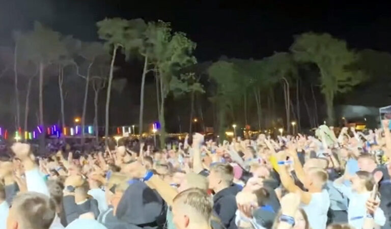 Tysiące młodych ludzi krzyczy “jeb*ć PiS” na koncercie rapowym [VIDEO]