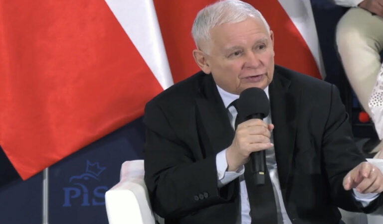 Rekordowa liczba wpadek Kaczyńskiego podczas sobotnich występów [VIDEO]